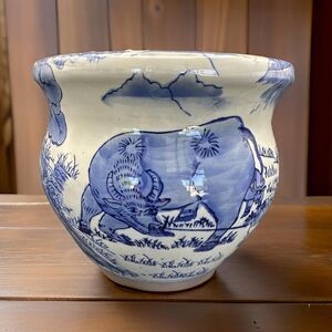 Chinese Cache Pot Chinoiserie B and W Men with Oxen Unusual 6 inch